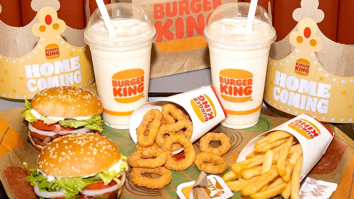 Amendă de 30.000 de lei pentru Burger King. S-au descoperit bacterii periculoase în cuburile de gheață pentru băuturile clienților