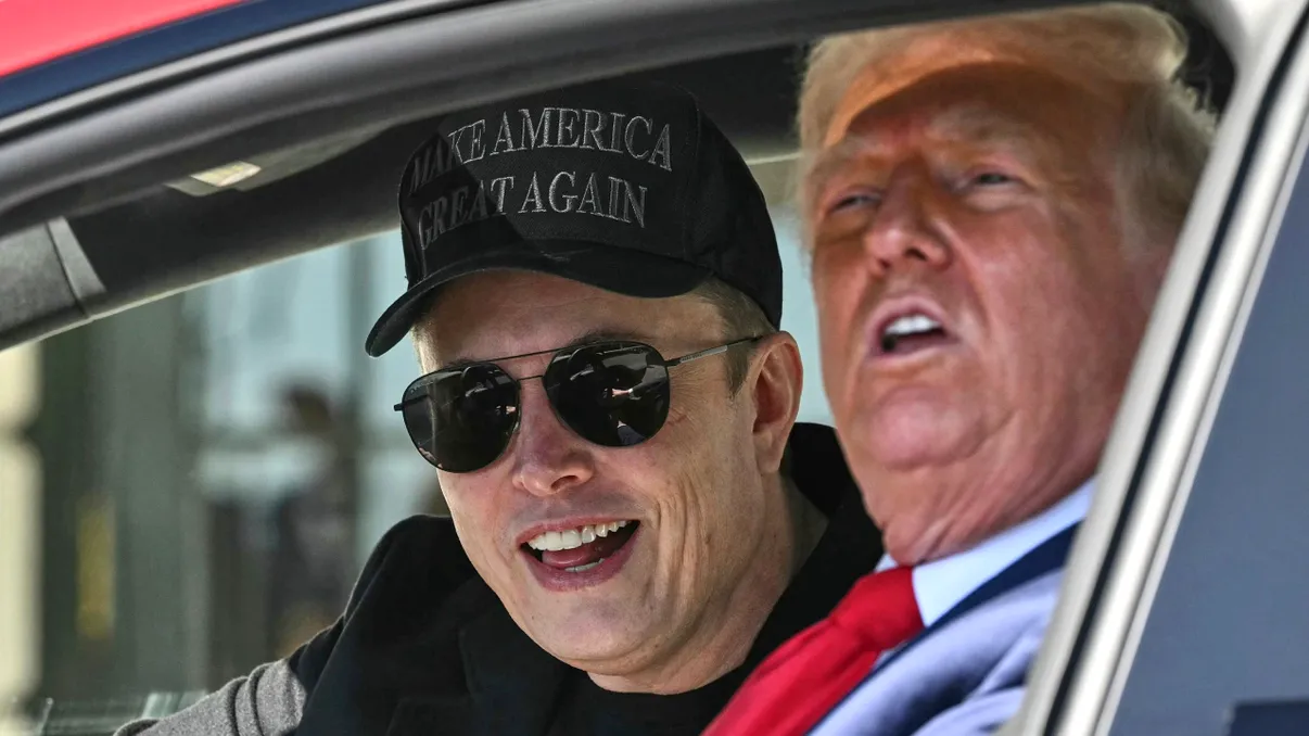Cum profită Elon Musk de tarifele impuse de Trump: Tesla a „tras lozul cel mare” cu președintele american