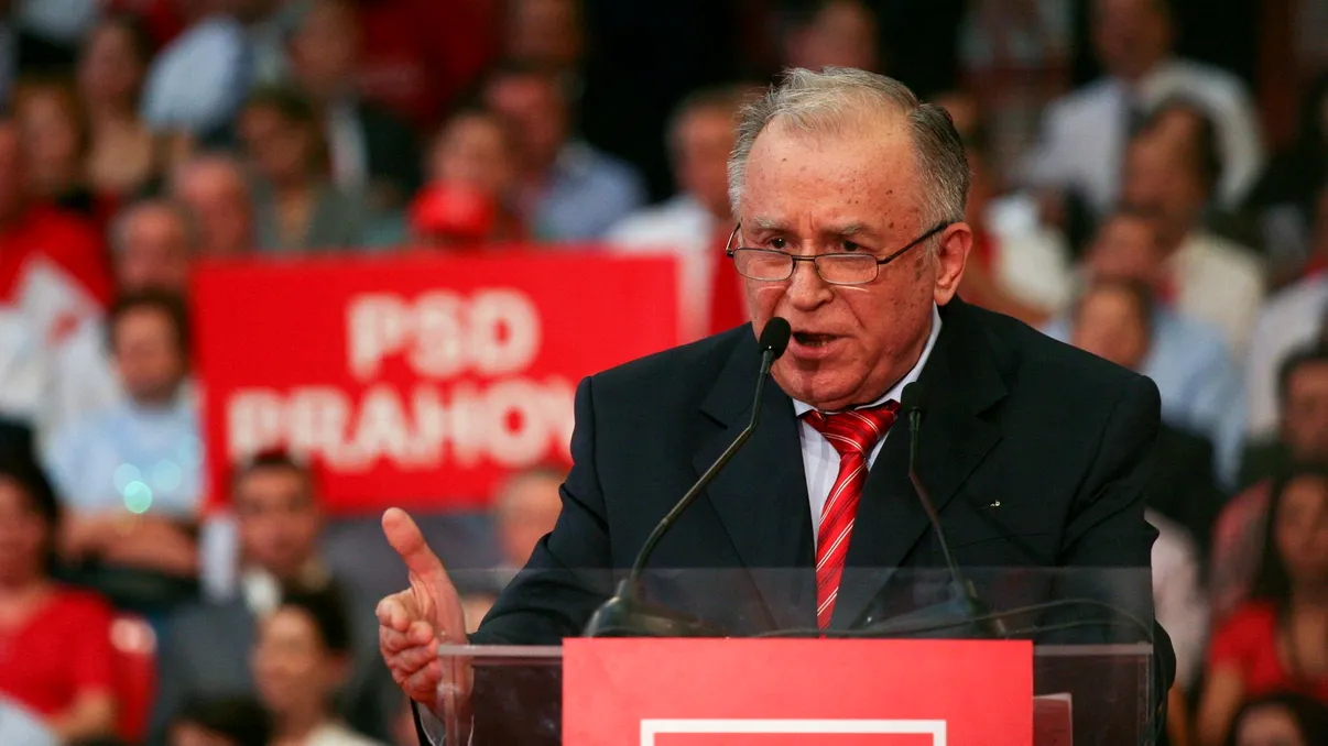 Ion Iliescu rămâne fără certificatul de revoluționar. Ce pierde, de fapt, fostul preşedinte odată cu titlul