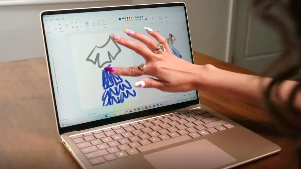Paint și Notepad devin aplicații premium: Ce funcții vor fi blocate fără abonament?