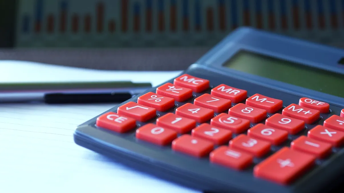 Pensionarii “păcăliţi” de statul român. Sunt mii de seniori afectaţi de greşeala care îi costă în fiecare lună