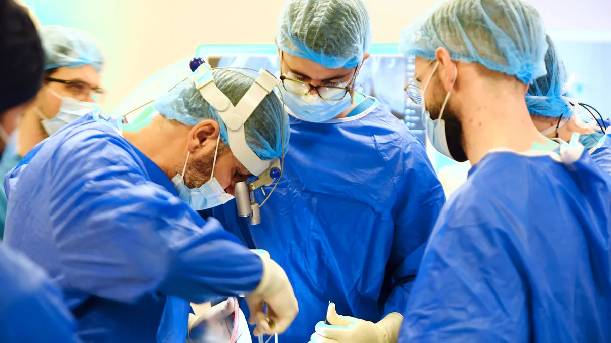 Cum a fost salvată o pacientă de la paralizie de o echipă de neurochirurgi MedLife