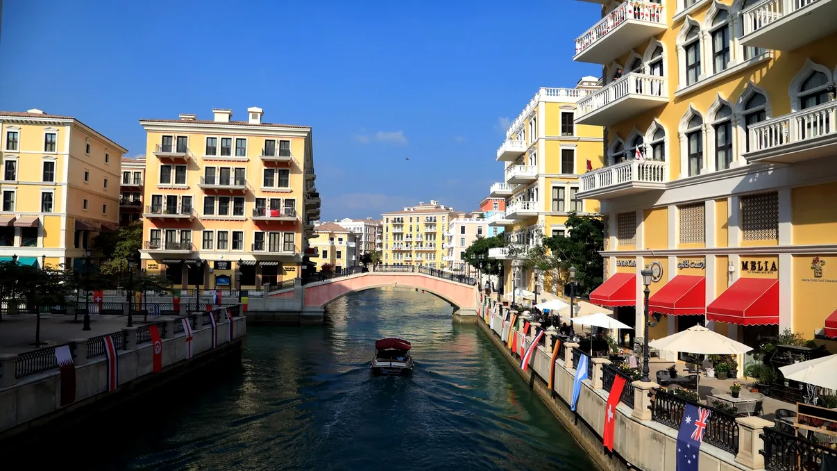 Cum au făcut arabii o Veneție în deșert. Povestea spectaculoasei insule artificiale din Qatar
