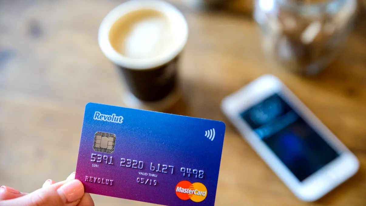 Revolut introduce 3 noi funcții: ce faci dacă îți pierzi telefonul