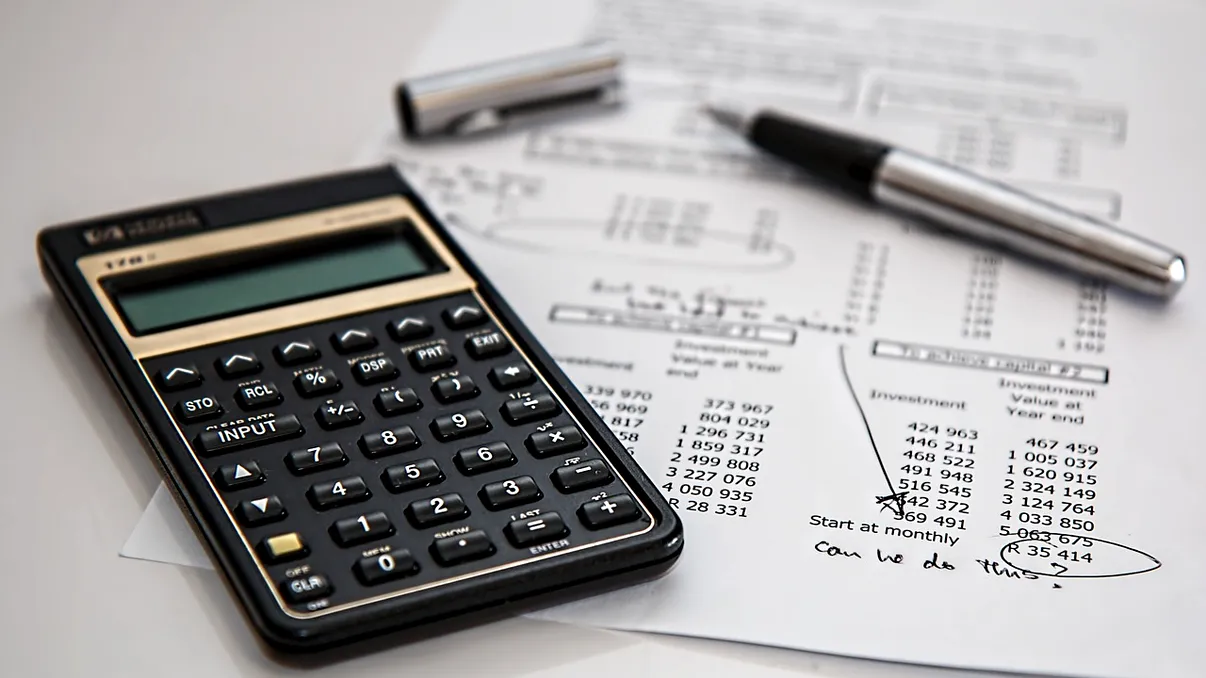 Cum calculezi salariul net în funcţie de cel brut, în 2025. Simulare exactă