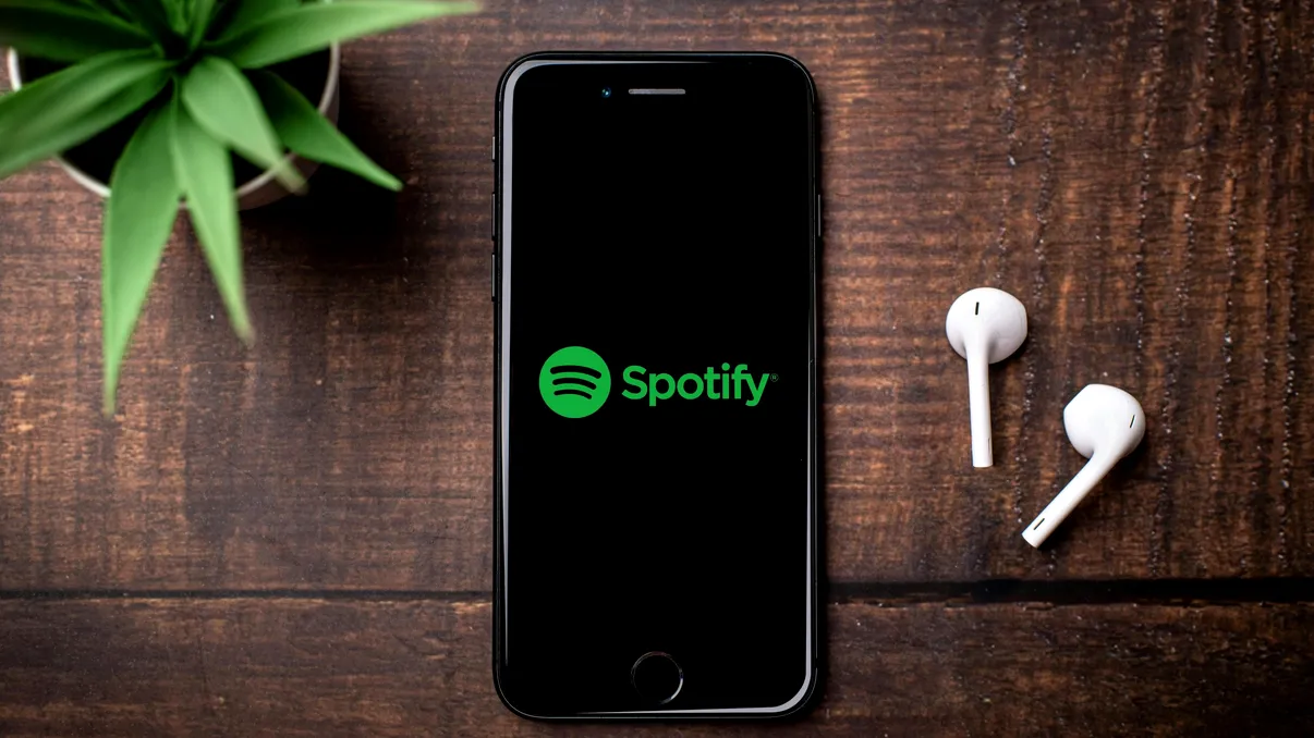 Spotify susține că plătește mai bine, dar artiștii nu sunt convinși: Care sunt motivele