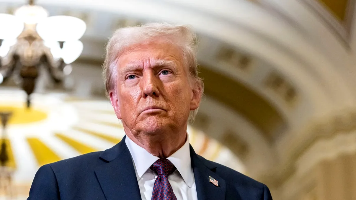 Conturile de Facebook, Instagram, TikTok sau Twitter, investigate de Donald Trump pentru toți care vor cetățenie, green card, azil și nu numai în SUA