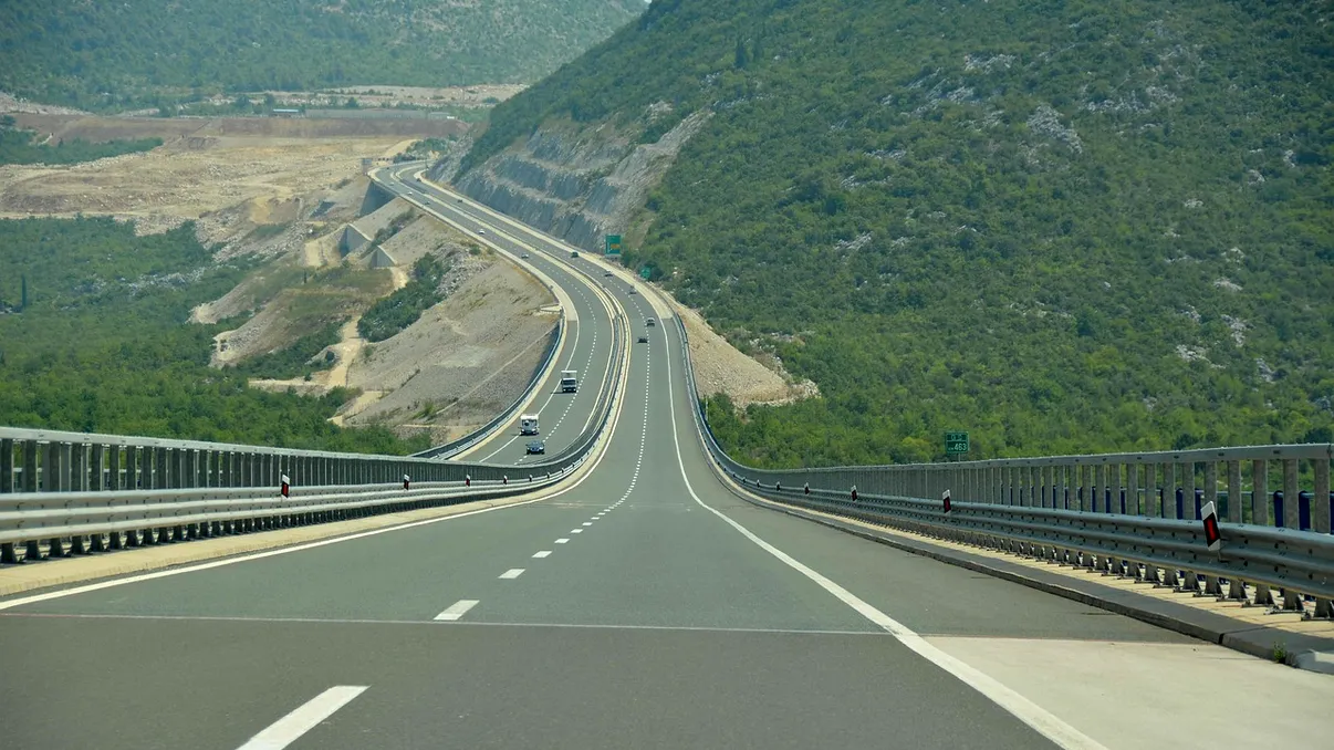 Un nou succes pentru A8. Când va fi gata lotul 2A Ditrău-Grinţieş, cea mai lungă porţiune a Autostrăzii Unirii