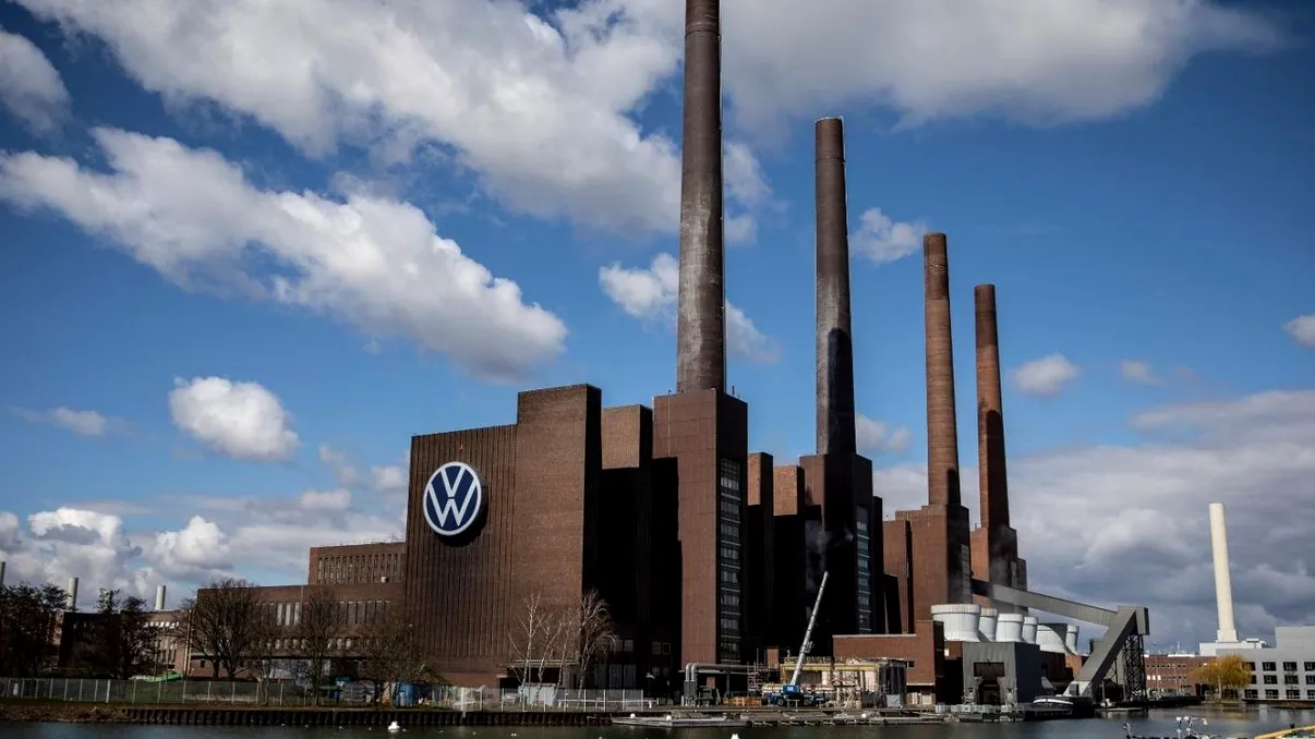 Volkswagen, pregătit să intre în industria militară: soluție de criză sau nouă strategie?