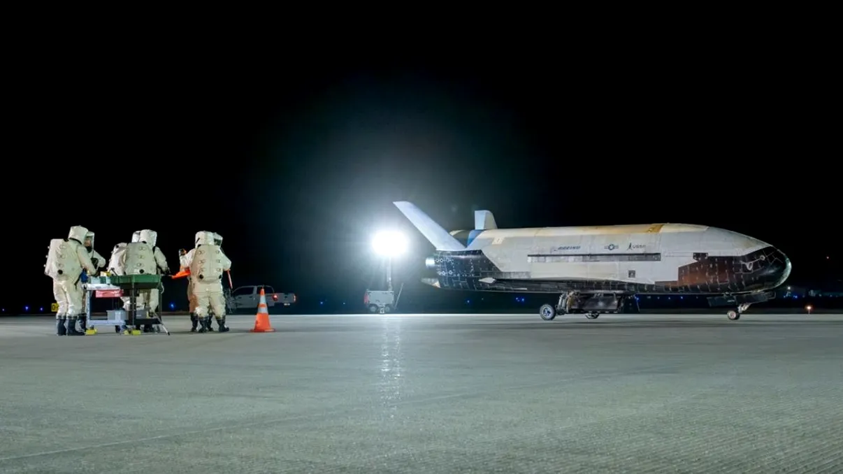 Un avion misterios s-a întors pe Pământ după 434 de zile pe orbită, iar americanii au ținut totul secret, fără a dezvălui nimic despre X35B