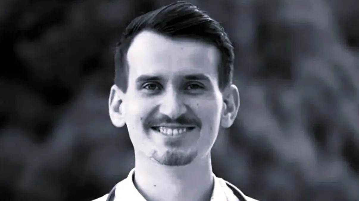Ce au descoperit medicii la autopsia lui Emanuel, medicul de 28 ani găsit mort în locuința sa. Care ar fi cauza morții