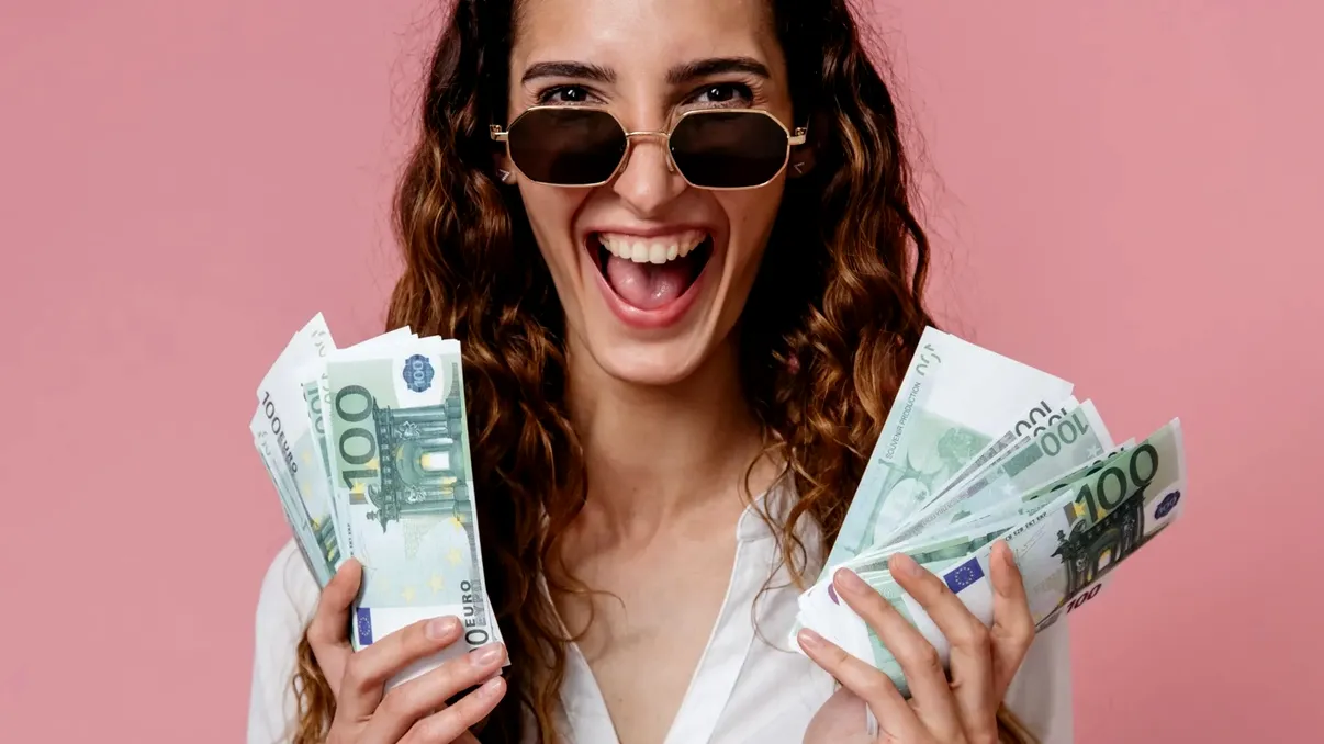 Amenda pe care o primesc românii care nu pot justifica banii cash. În Europa se dau sancţiuni uriaşe