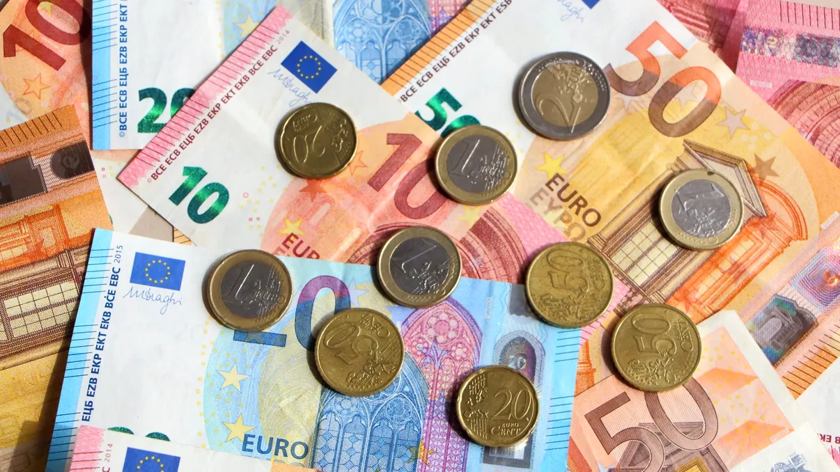 Bancnotele retrase din circulaţie chiar din aprilie. Este vorba despre Euro, însă mulţi români le pot avea