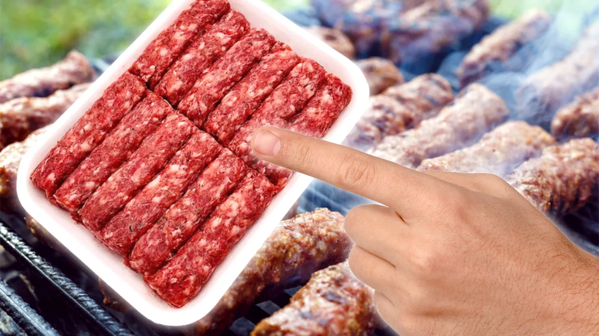 Ce conține carnea de mici vândută în supermarketurile din România înainte de 1 Mai. „Surpriza” din compoziție, semnalată de APC