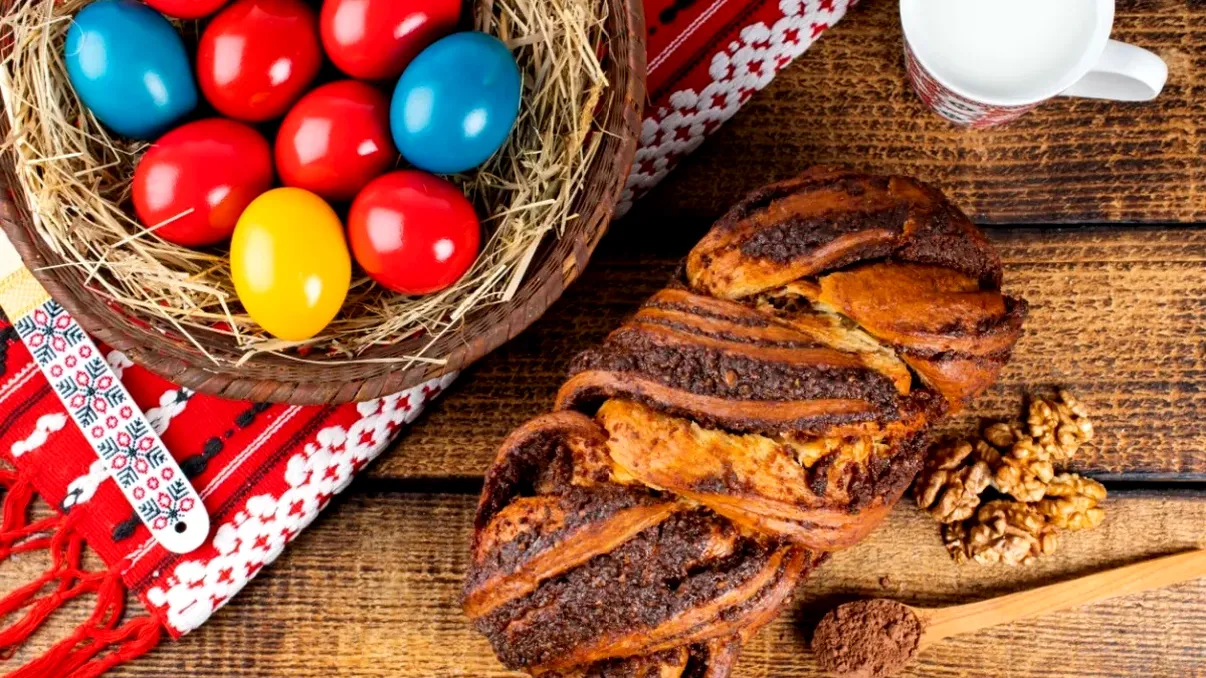 Cu cât sunt mai ieftine produsele de Paşte în Bulgaria? Calcul exact pentru ouă, cozonac sau brânză