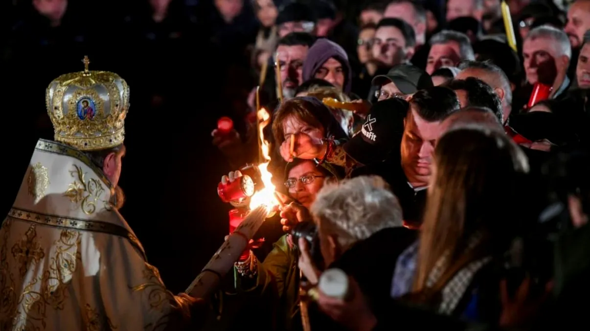 La ce oră începe slujba de Înviere 2025. Când începe slujba din noaptea sfântă și când se ia Lumină
