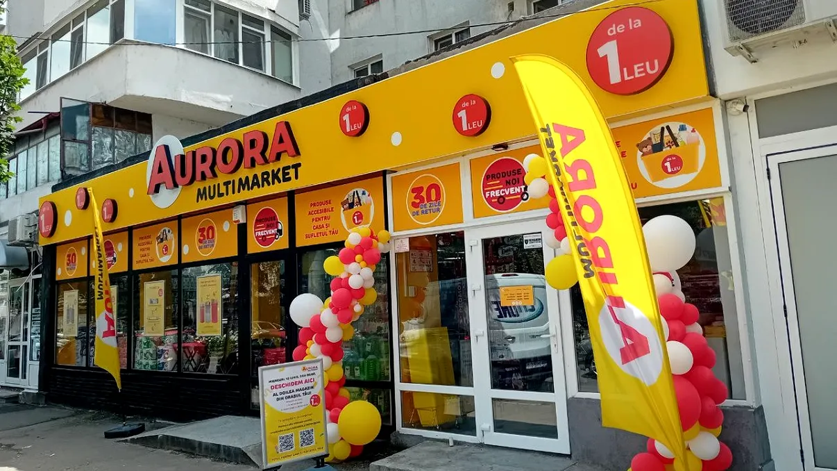 Lanțul de magazine care vinde produse la 1 leu se extinde în România în două noi orașe. Românii stau la coadă pentru chilipiruri