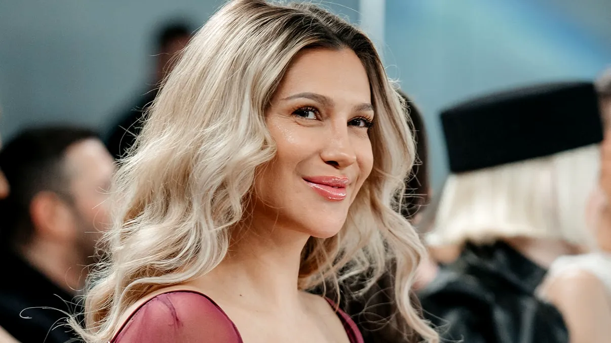 Lora, despre cum sunt păcăliţi românii care cumpără produse cosmetice. ”Ingrediente de 100 de lei puse la 700 de lei”