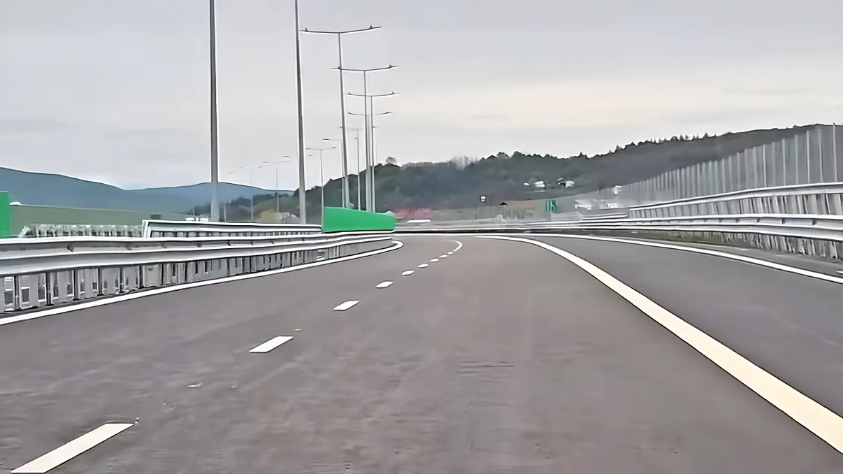 Lotul de autostradă care se deschide până la final de mai. Şoseaua va scăpa şoferii de multă bătaie de cap