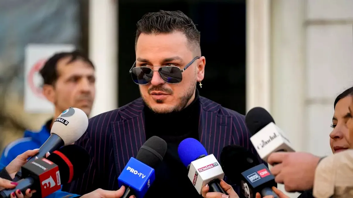 Makaveli îşi dă demisia din Parlament. De ce renunţă influencerul devenit consilier în partidul Dianei Șoșoacă la funcţie