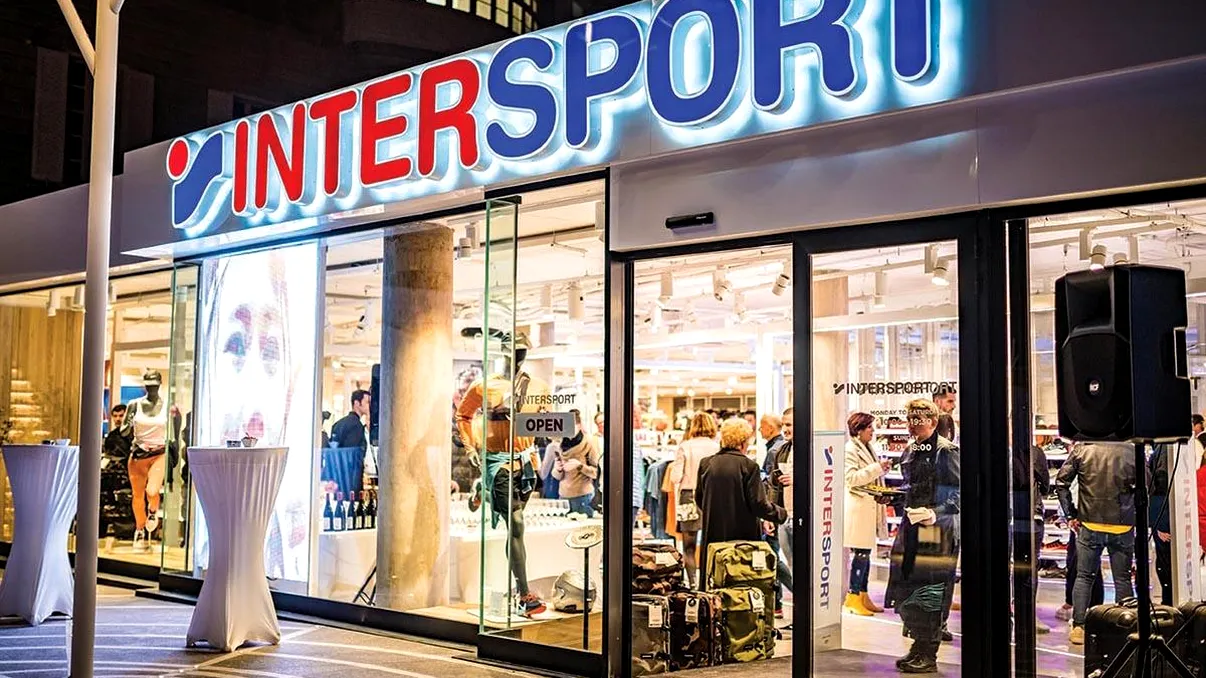 Proiectul gigant care pune în pericol Decathlon. Intersport lansează în România mega-magazinele cu prețuri mici