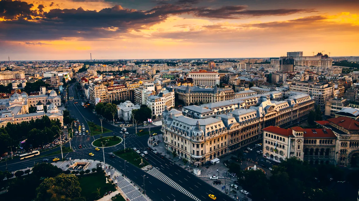 Ruşinea din centrul Bucureştiului. Apartamentele costă sute de mii de euro, dar ce se întâmplă între blocuri strică tot: ”Nu e păcăleală”