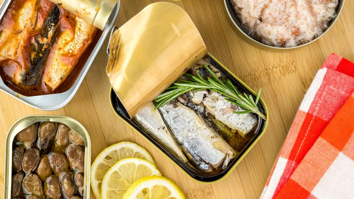 Peștele din conservă mai sănătos decât somonul și tonul, ignorat de mulți români, deși costă doar câțiva lei și este plin de Omega 3 de origine marină