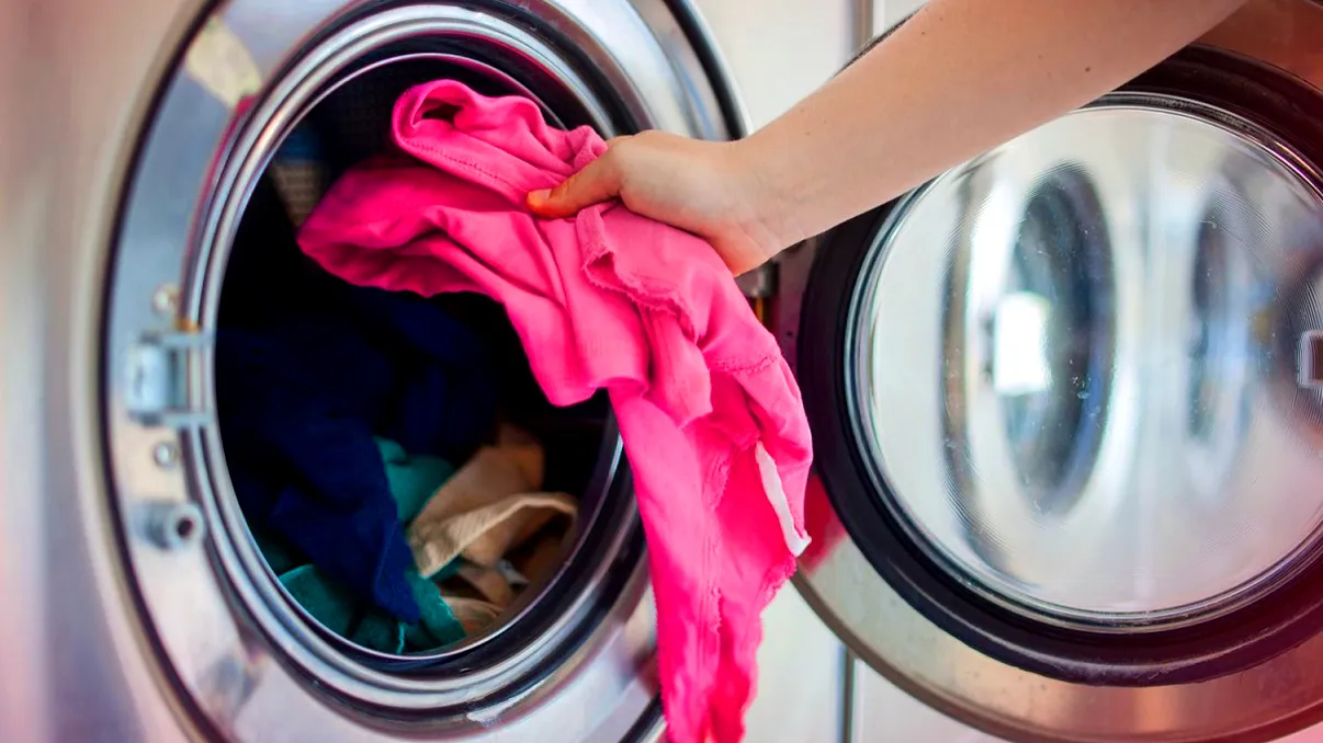 Se pot spăla rufe în Vinerea Mare? Ce activități sunt interzise în această zi sfântă