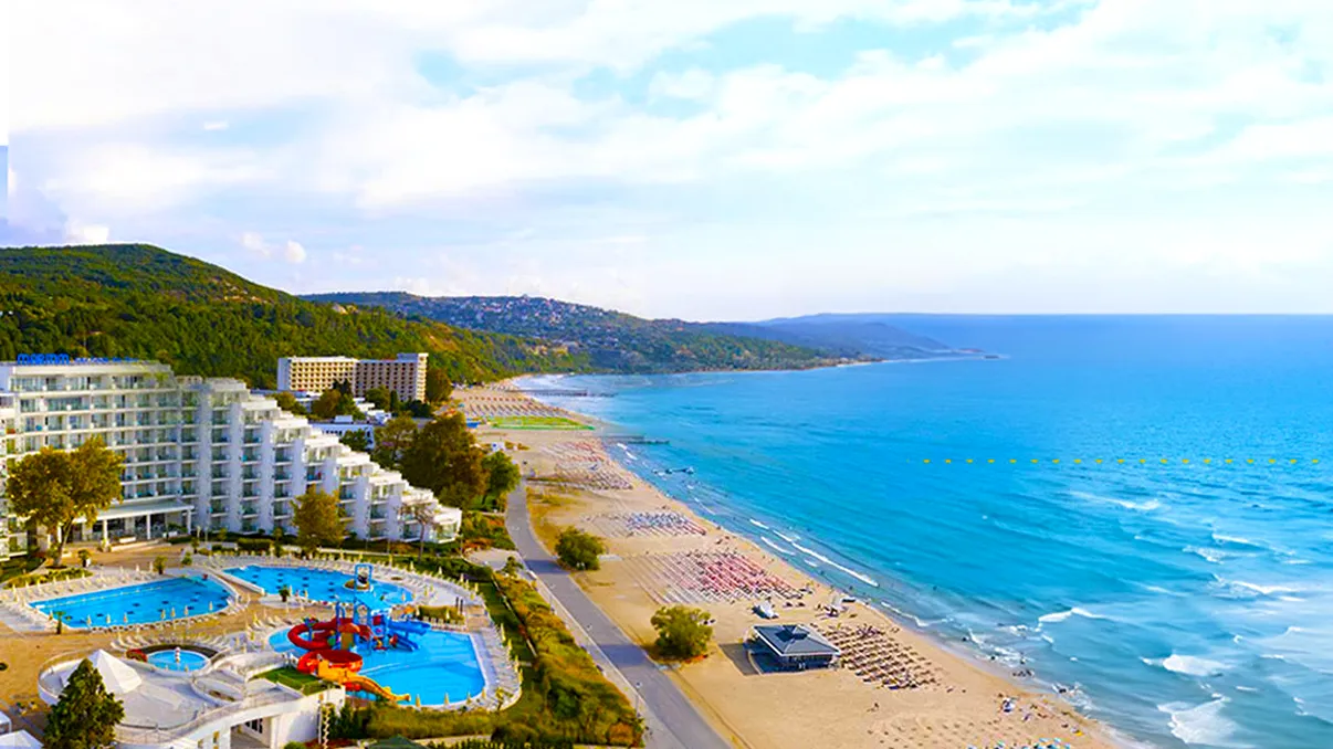 Stațiunea europeană unde meniurile sunt scrise și în română. A devenit preferata turiștilor de la noi