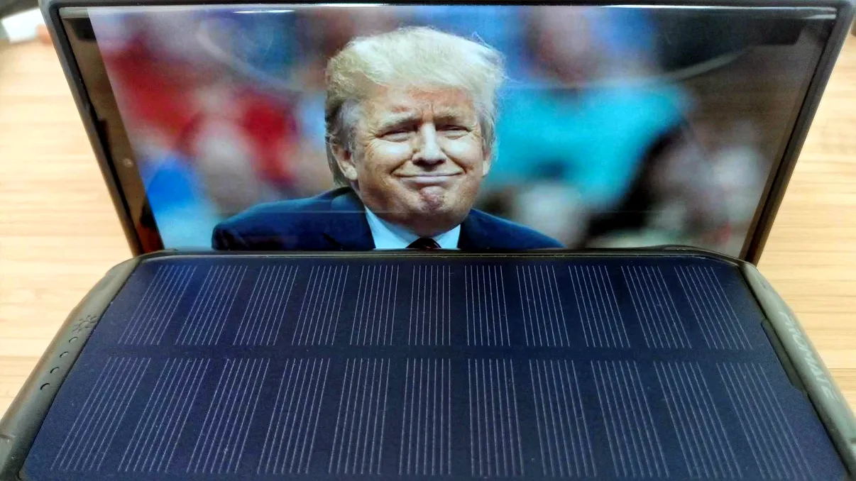 Trump lovește cu tarife de 3.500% tehnologia curată a viitorului. Românii o preferă și se înghesuie să o adopte