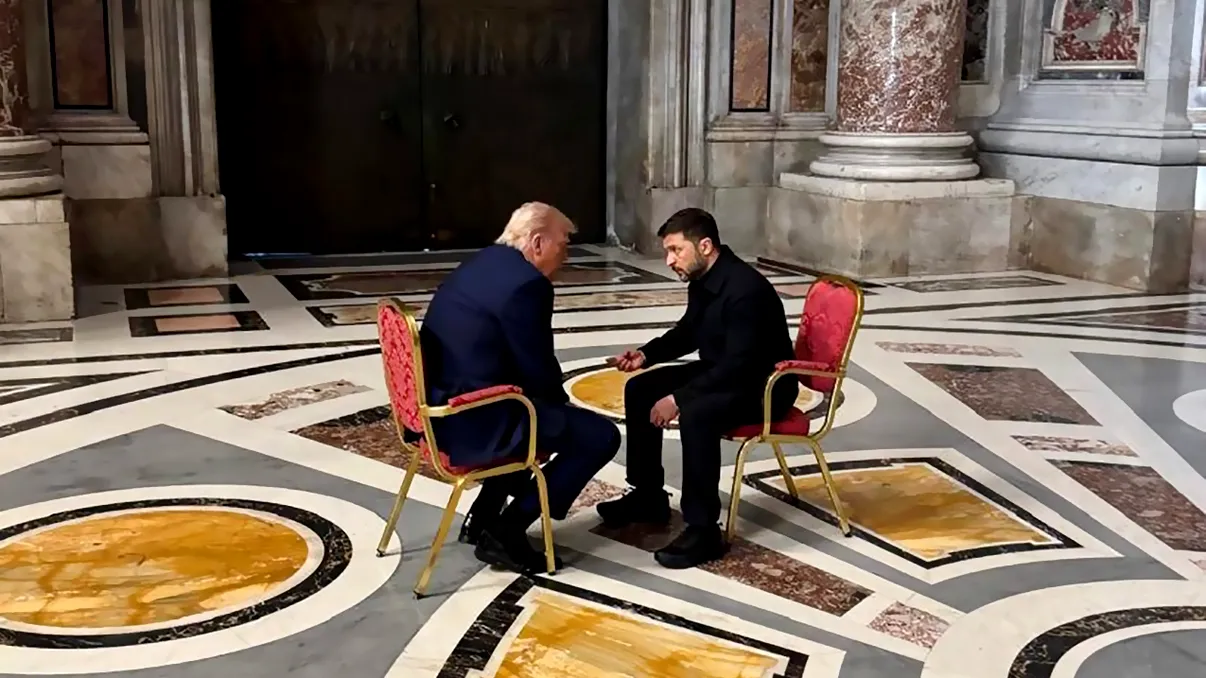 Imaginea care face înconjurul lumii: Trump și Zelenski față în față la Roma, înainte de funeraliile Papei Francisc