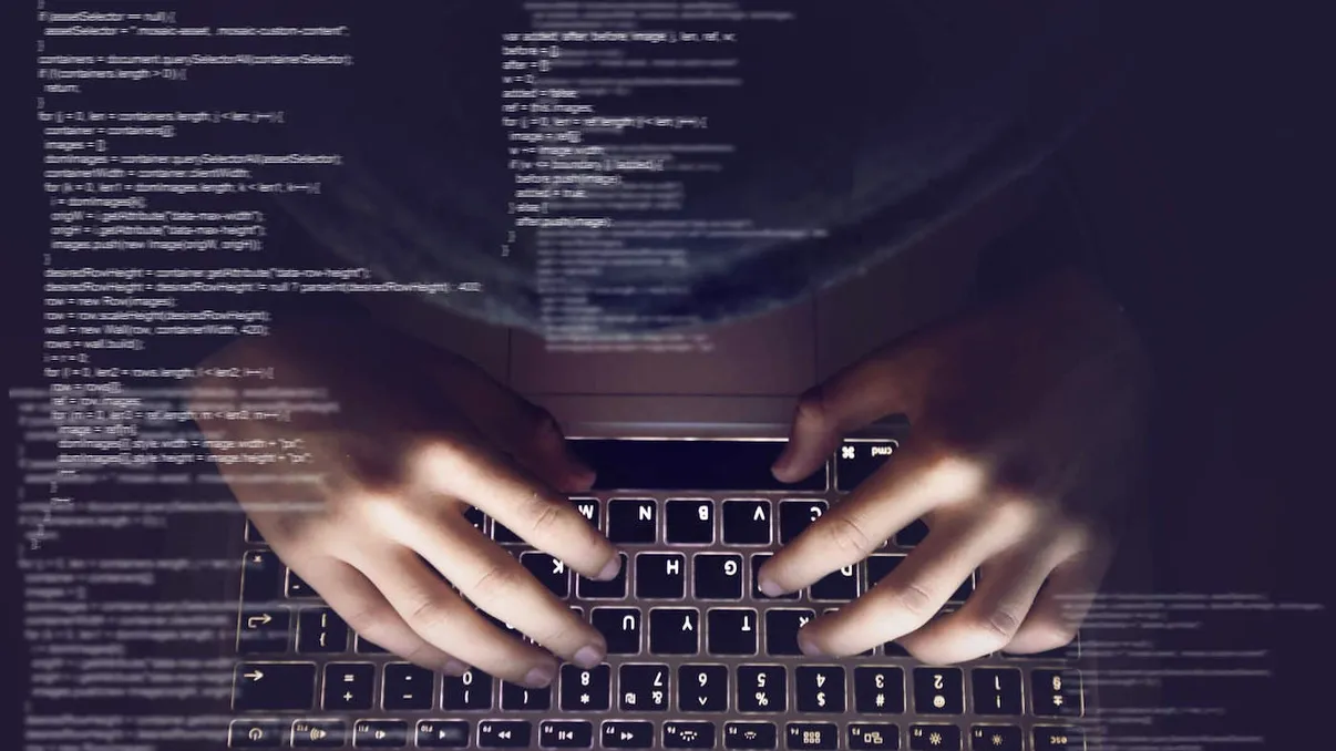 Datele personale și permisele de conducere ale clienților unei companii, furate de hackeri: Cum a fost posibil