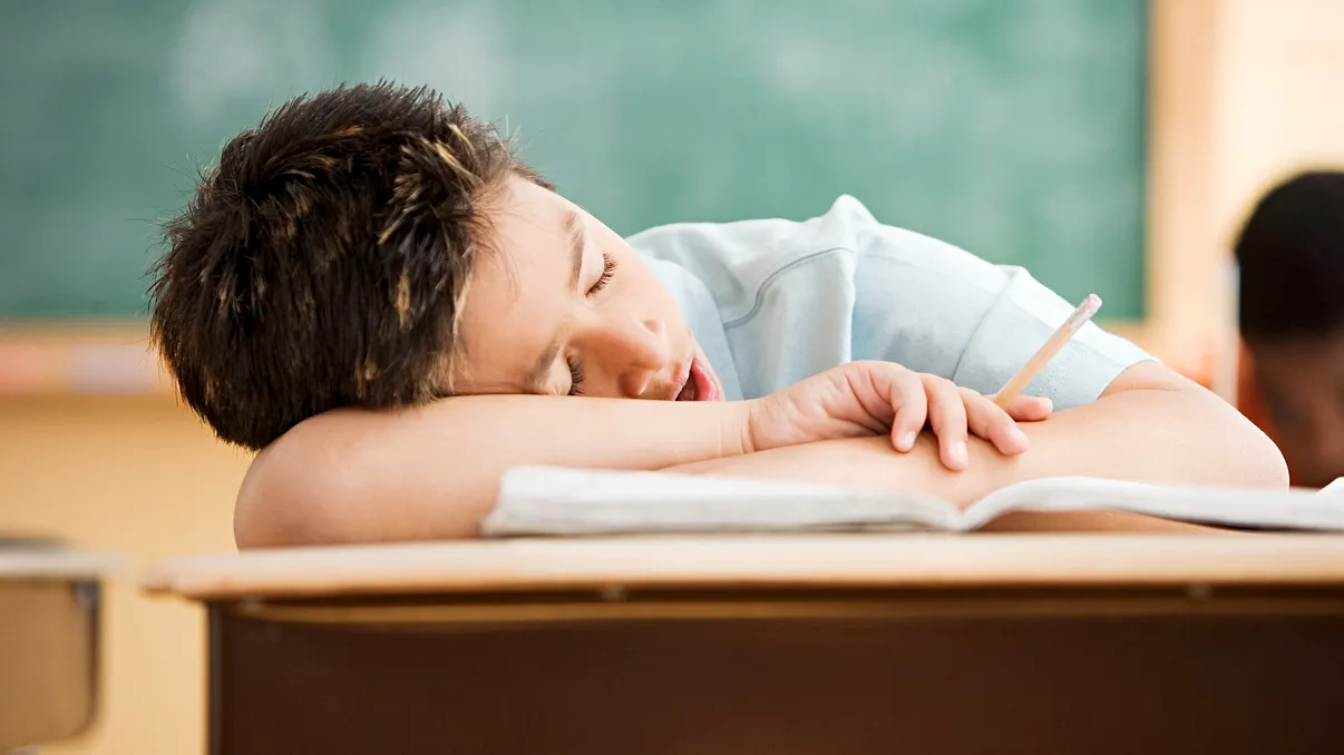 De ce școala de dimineață e un coșmar biologic pentru adolescenți. Ce spun specialiștii