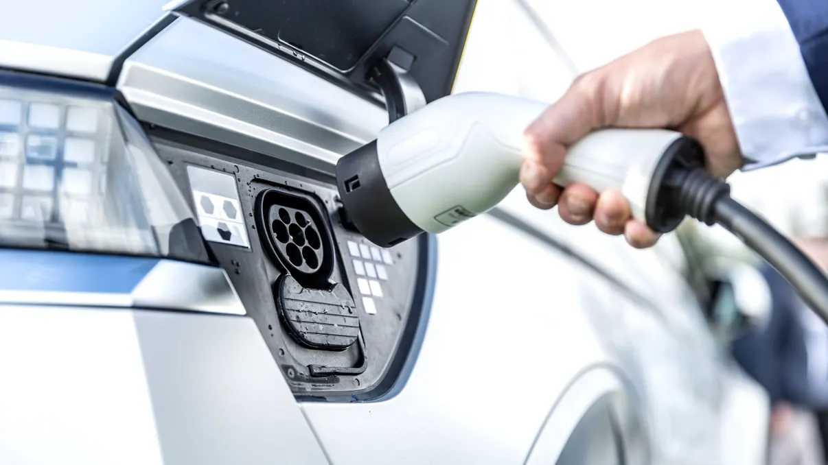 Chinezii rescriu regulile jocului: Bateria pentru mașini electrice cu 1.500 km autonomie promite o revoluție globală