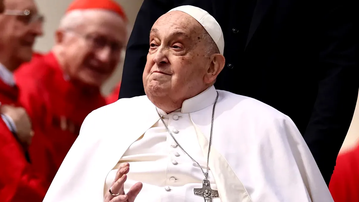 VIDEO | Paștele, altfel la Vatican: Papa Francisc, vizibil slăbit, face un gest surprinzător în fața miilor de credincioși adunați