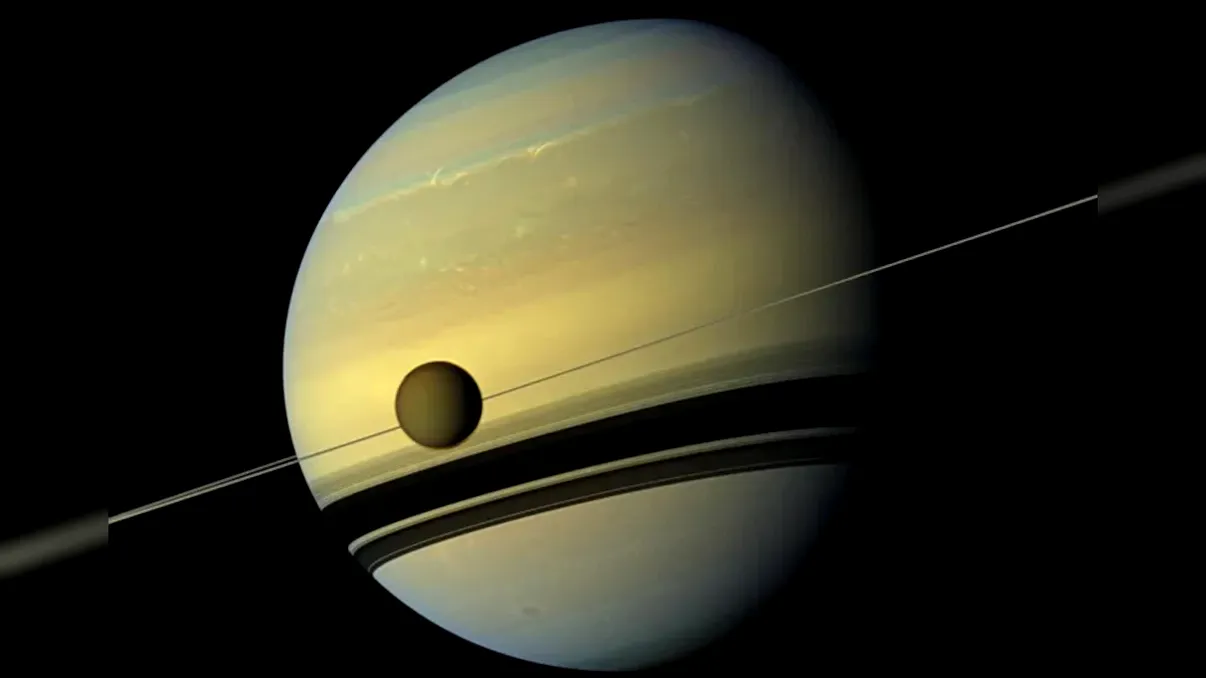 Titan, luna lui Saturn, ascunde un mister: există râuri și mări, dar lipsește ceva esențial