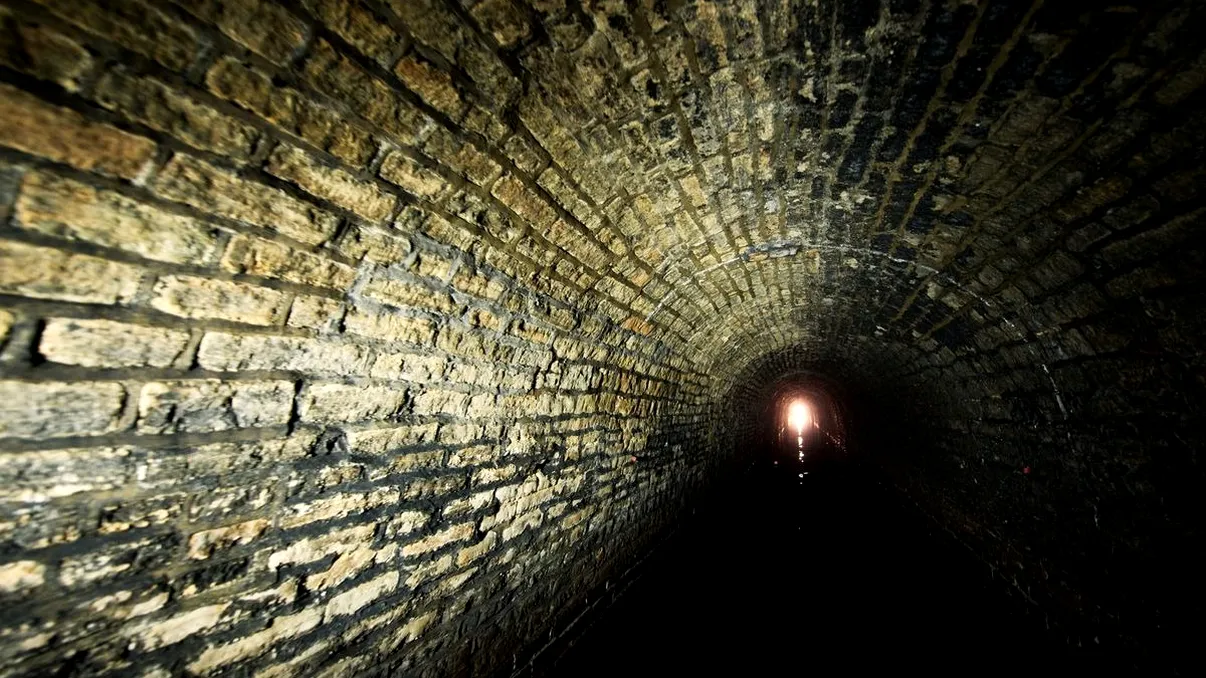 Un tunel secret din Primul Război Mondial a fost descoperit sub o casă: o familie locuia de ani de zile deasupra unei rute germane de evadare