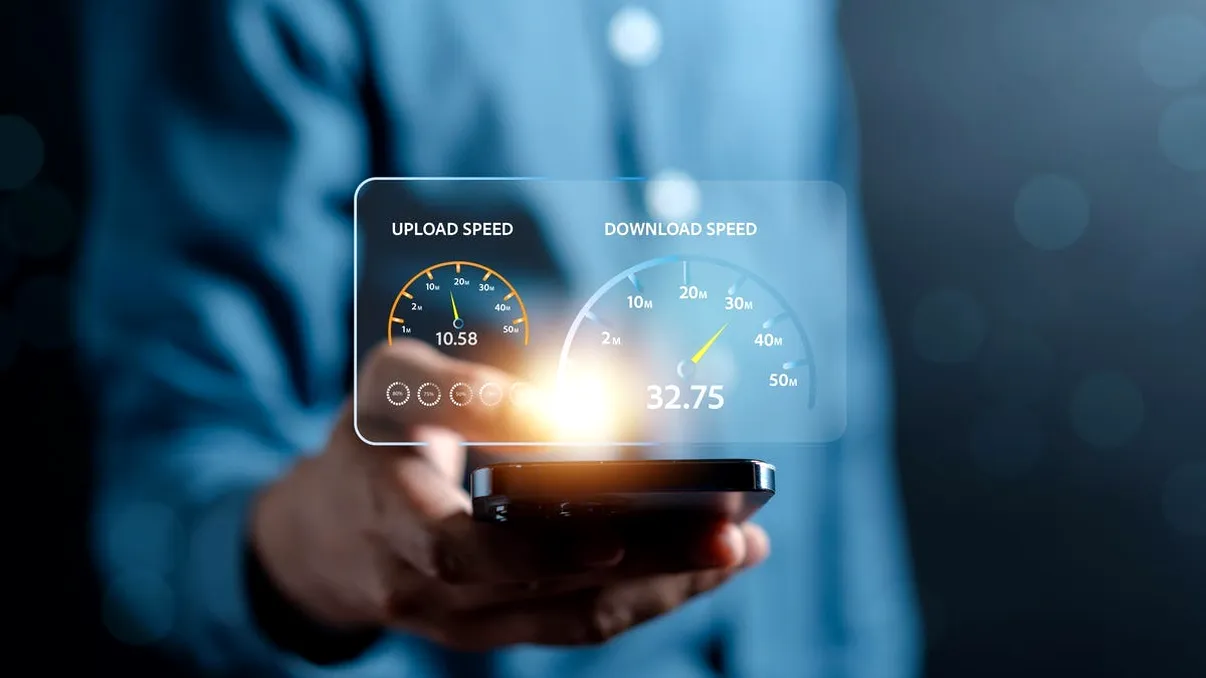 Internetul care depășește imaginația: 402 terabiți pe secundă prin fibră optică standard