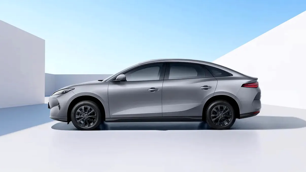 Concurentul pentru Dacia Spring, direct în România: Preț de Logan, aspect de Tesla