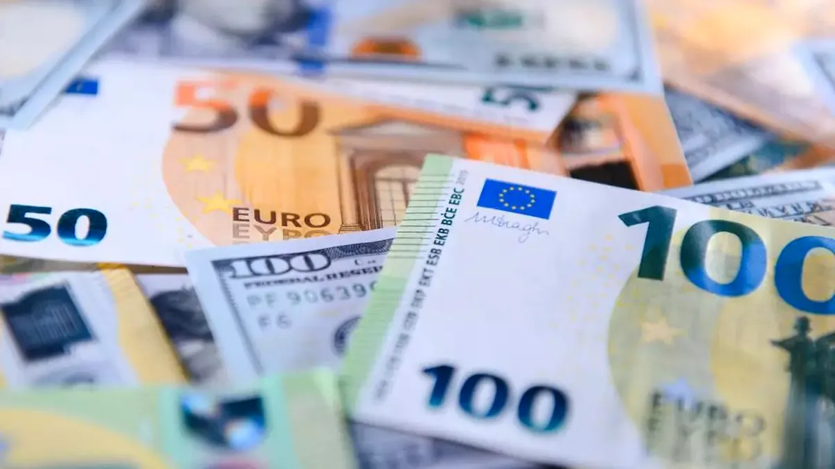 Bani înapoi din străinătate pentru românii care au muncit în afara țării. Pot primi sute sau chiar mii de euro