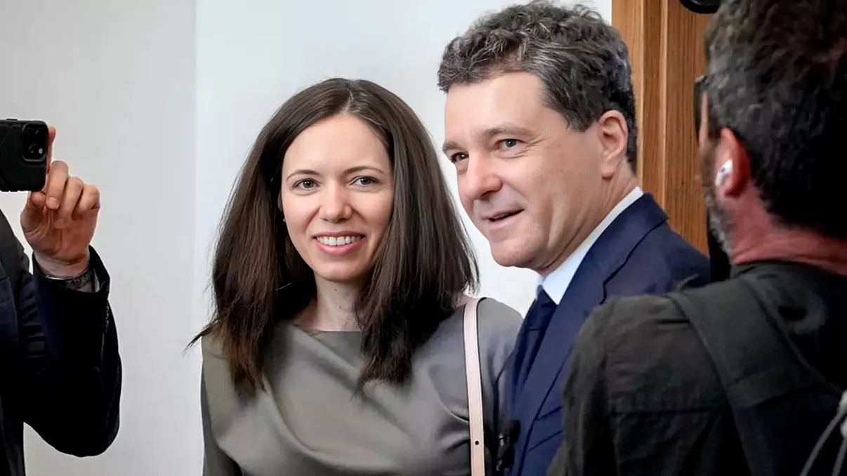 Ce studii are Mirabela Grădinaru, partenera lui Nicușor Dan. Ar putea deveni prima-doamnă a României