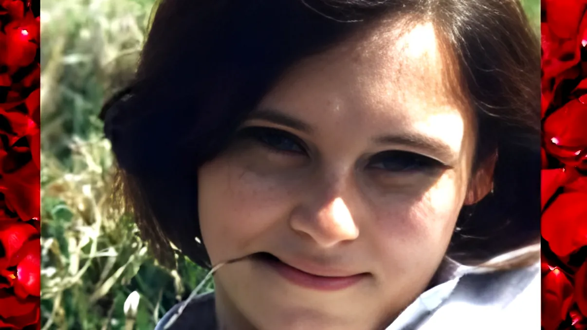 Cea mai cruntă crimă pasională din România anilor 2000. Pe poeta Magdalena Kuhn, ucigașul a strangulat-o, a dezbrăcat-o și a acoperit-o cu petale de trandafiri