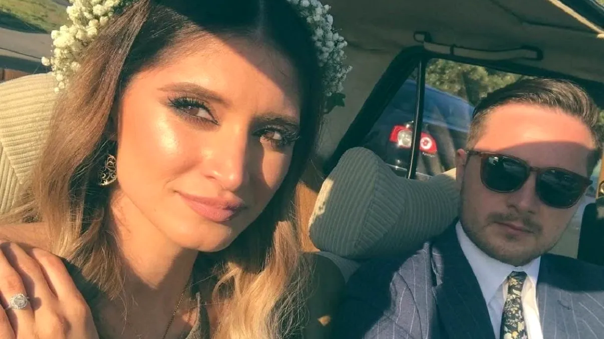 Cu ce se ocupă Antonela Bujduveanu, soția primarului interimar al Capitalei. Frumoasa blondină provine dintr-o familie cu mulți bani din Constanța