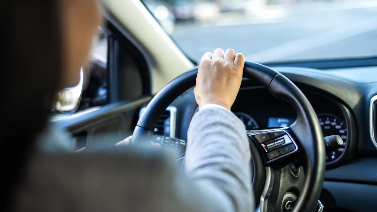 De ce să nu conduci cu 140 de km/h pe autostradă? Detaliul la care şoferii nu se gândesc niciodată