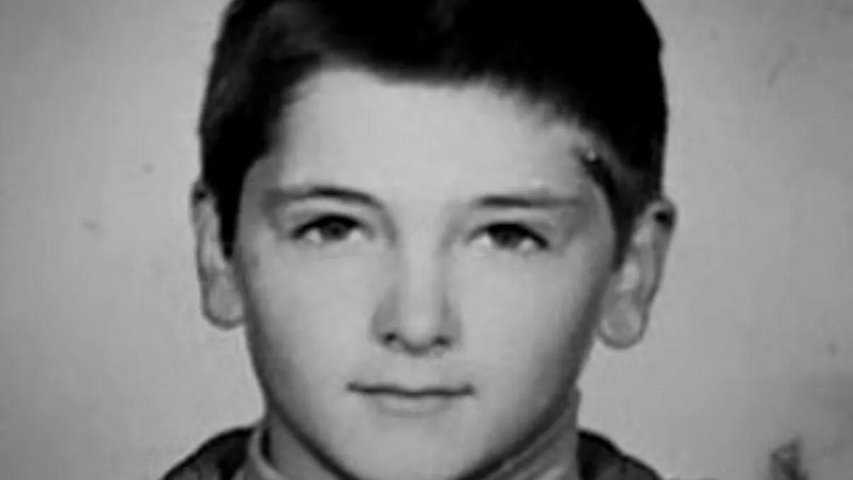 Îl recunoști? A devenit unul dintre cei mai doriți bărbați din România, a cucerit inimile multor femei