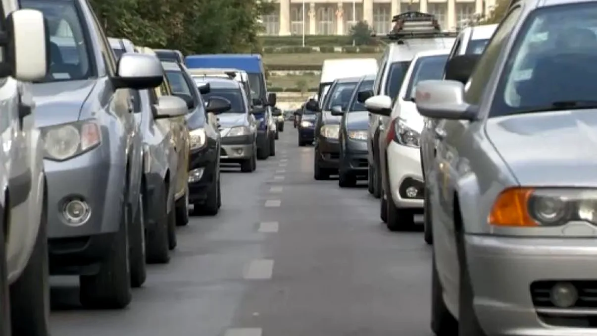Ce nu ai voie să pui pe parbriz. Detaliul pentru care şoferii iau amenzi usturătoare