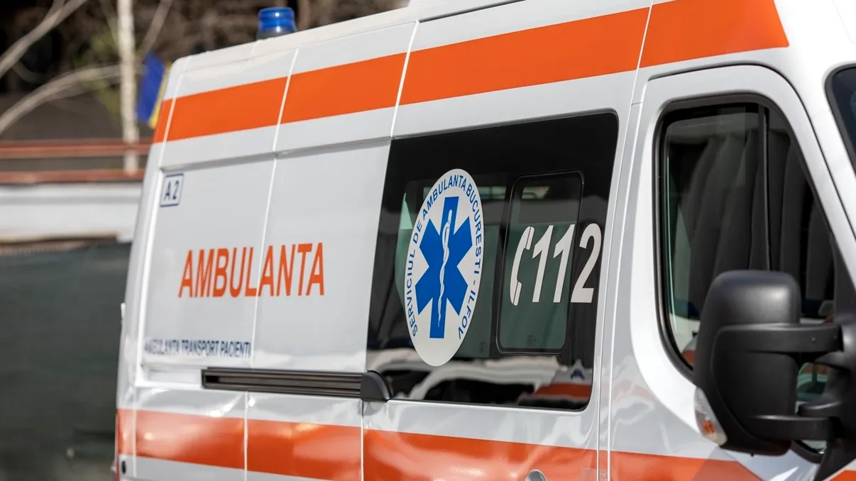 Incident grav în Capitală: O femeie și fiica sa de 7 ani au căzut de la etajul 5 al unui bloc