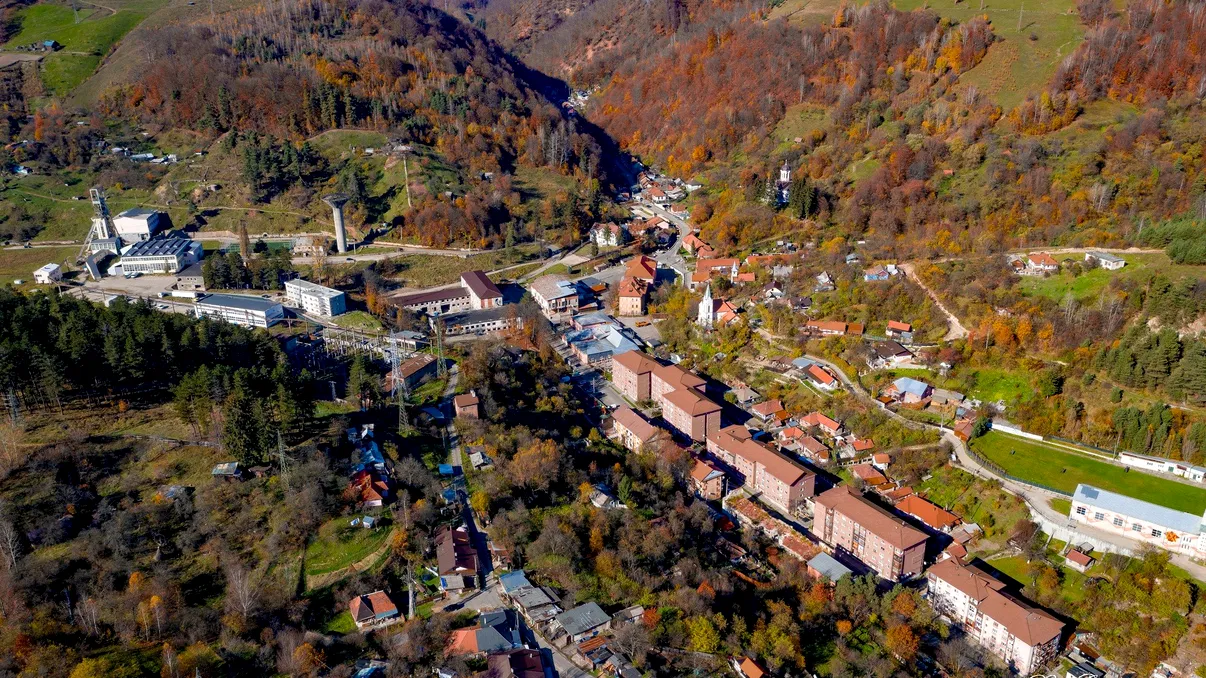 Orașul din România în prag de faliment. Fostul motor al economiei este în paragină, nici chiriile de 16 lei nu îi țin pe oameni acolo