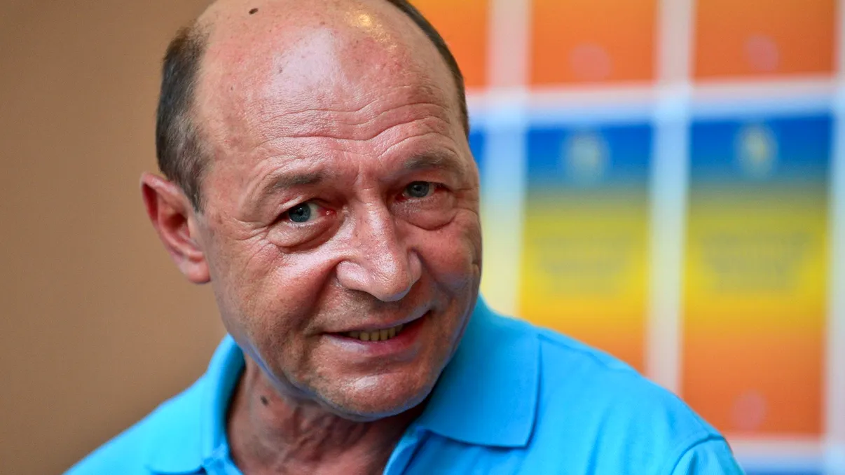 Traian Băsescu, mesaj codificat în toiul nopții. Românii au reacționat imediat când au văzut cele două cuvinte scrise de fostul președinte