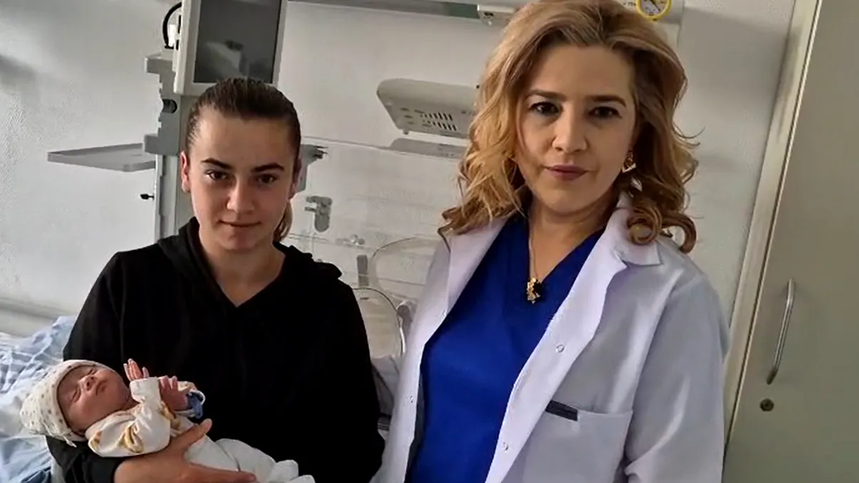 Povestea unică a gemenilor născuți prematur, la Spitalul Universitar din Capitală. Cum a reușit echipa de medici să salveze un caz care părea imposibil EXCLUSIV